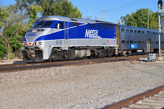 A Metra commuter train traveling toward its destination outbound from Chicago. Metra provides a network of lines connecting Chicago with its extensive number of suburban communities.