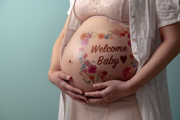 妊娠10ヶ月のお腹