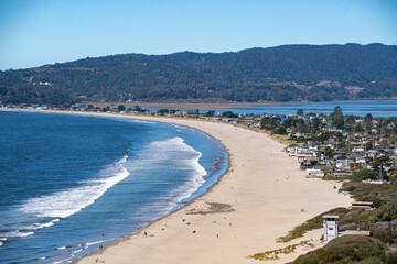 Stinson Beach, Marin County, California, USA. Stinson beach is located North of San Francisco, Near Pt Reyes National Seashore. - obrazy, fototapety, plakaty