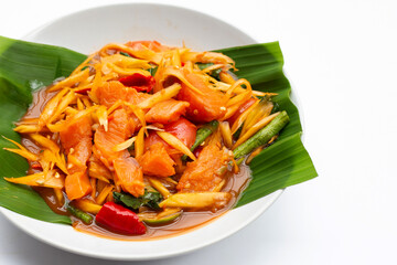 Spicy papaya salad with salmon