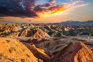 Photo sur Plexiglas Zhangye Danxia Colorful sunset at the badlands of the Danxia Landforms, between the Qilian Mountains and the Gobi Desert. Gansu Province. China