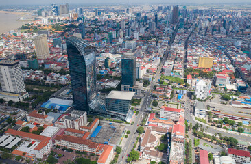 Picture showing the Vattanac Capital Tower in Phnom Penh - obrazy, fototapety, plakaty