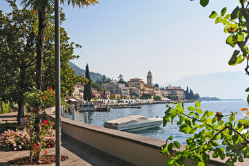 Lago di Garda, il lungolago fra Salò e Gardone Riviera