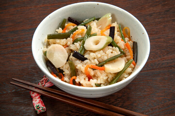 手作りの山菜おこわ