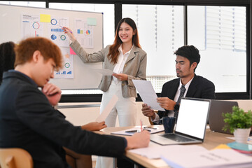 Confident asian executive manager giving presentation, convincing business partners on negotiations at marketing workshop