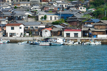 Fototapeta na wymiar 急斜面に密集する男木島の集落（香川県高松市）