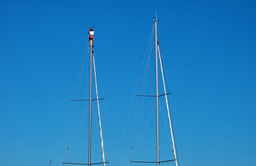 Reparatur an einem Segelmast