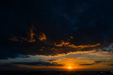 夕焼けに照らされた層積雲