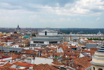 Vista de los tejados de Madrid desde una azotea en la Gran Vía. España.