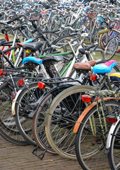 Fototapeta na wymiar bicicle paking crowded in amsterdam 