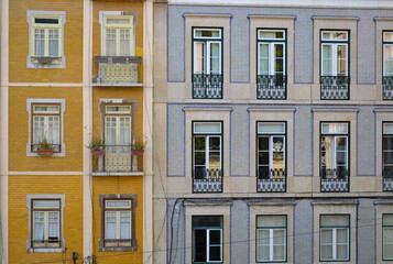 Fototapeta na wymiar facades of houses in lisbon