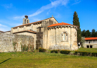 Iglesia románica del monasterio de San Salvador de Ferreira (siglo XII). Ferreira de Pantón, Lugo, España. - obrazy, fototapety, plakaty