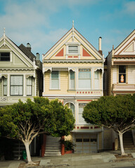 Fototapeta na wymiar Victorian houses along Alamo Square, San Francisco, California