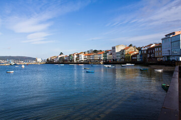 Fototapeta na wymiar Vista del puerto de Mugardos. A Coruña, Galicia, España.