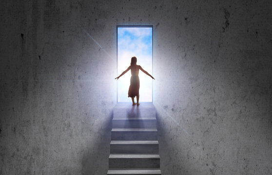 Durchgang durch ein Tor in eine bessere Welt