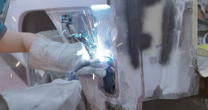 Soldando carrocer&iacute;a