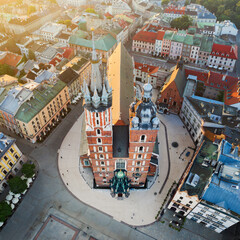 Kraków Bazylika Mariacka gotyckie wieże kościół z góry