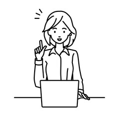 デスクで座ってPCを開いて何かひらめいたブラウスの女性