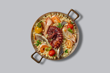 Pasta ptitim with seafood