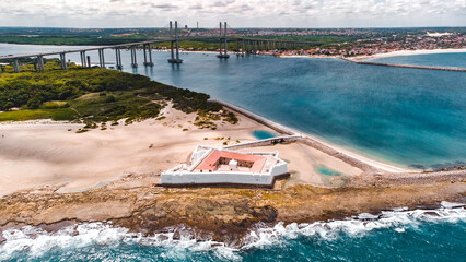 Obraz premium Paisagem Natal Litoral Praia Mar Rio Grande do Norte Oceano Atlântico Rio Natureza Drone Aéreo Azul Ondas Viagem Férias Viajar Turismo Ponte Corais Tropical Sol Baía