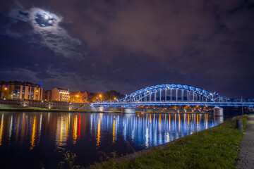 Most Piłsudskiego w Krakowie nocną porą - obrazy, fototapety, plakaty