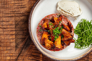 Beef tartare with chanterelle mushrooms