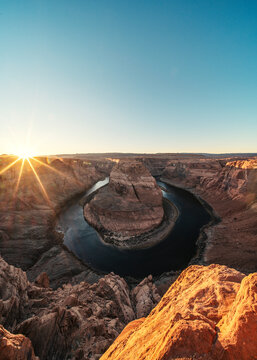Ultrawide Bilder – Durchsuchen 1,434 Archivfotos, Vektorgrafiken und ...