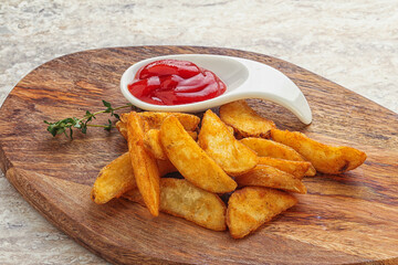 Fried rustic potato with tomato ketcup