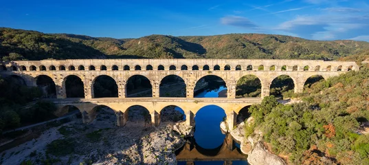 Papier Peint photo autocollant Pont du Gard Vue aérienne du célèbre Pont du Gard