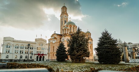 Beautiful Christ the Savior Orthodox Cathedral in Banja Luka against a sunny blue sky - obrazy, fototapety, plakaty