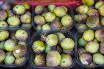 Ripe figs in boxes for sale in the market