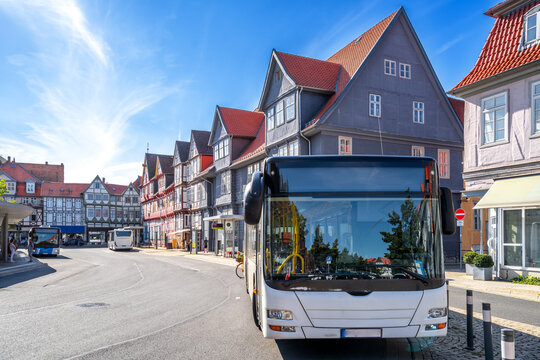Bushaltestelle, Kornmarkt, Wolfenbuettel, Niedersachsen, Deutschland 