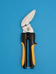 廃物切断用の万能バサミ