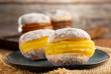 Berlin balls. Bread filled with pastry cream and topped with sprinkled sugar.