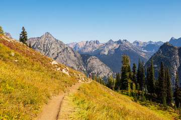 Obraz premium Hike in autumn season