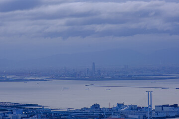 神戸市東灘区の高台、渦森台展望公園より神戸市街地と大阪湾を臨む