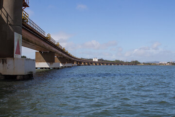 Ponte ferroviária sobre o Estuário de Santos - SANTOS, SP, BRAZIL - AUGUST 11, 2022: Pillars of the Santos Guarujá Railway Bridge over the Estuary.