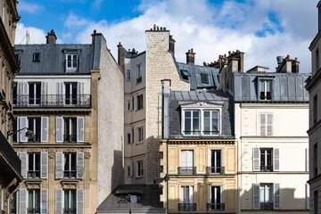 Fototapeta na wymiar Paris, beautiful building in a luxury neighborhood, typical Haussmann facades 
