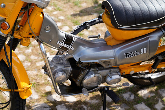 Honda trail 90 super cub vintage motorbike ancient old japan motorcycle