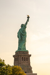 Obraz premium Statue of Liberty view from the park on Liberty Island