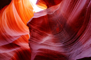 Antelope Valley, the red sandstone of the valley wall undulates like flowing water and is smooth like silk.