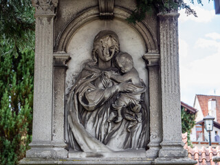 Die weinende Maria mit ihrem Jesuskind
