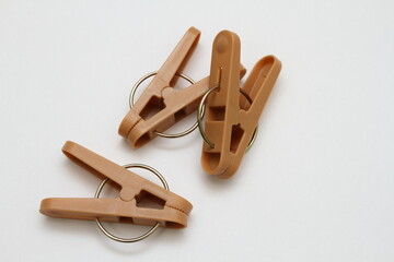 茶色い洗濯ばさみ