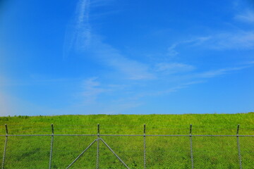 横田基地のフェンス沿いの風景2