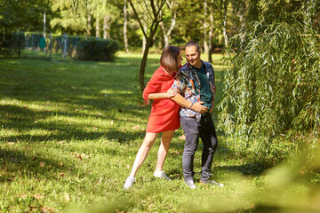 Obraz premium Lovely pregnant couple walking in a park