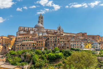 Vue sur le Duomo di Santa Maria Assunta, à Sienne, Italie, depuis la Basilica di San Domenico