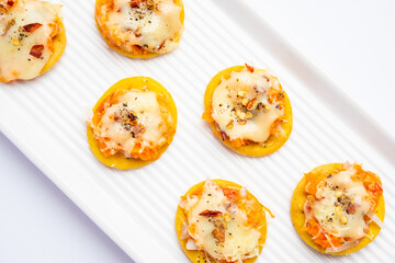 Papdi pizza are mini food bites, Indian kids favourite party snack