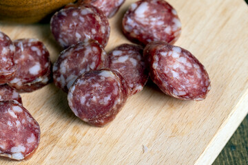Cut the finished sausage into pieces on a cutting board