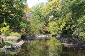 Fototapeta na wymiar North Branch of the Chicago River at Miami Woods in Morton Grove, Illinois with fall colors