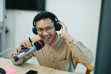 podcast, content business in social media consulting on business investment and financial planning,...